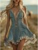 Mini-jupe en jean bleu clair style Western avec décolleté en V et bordure en dentelle