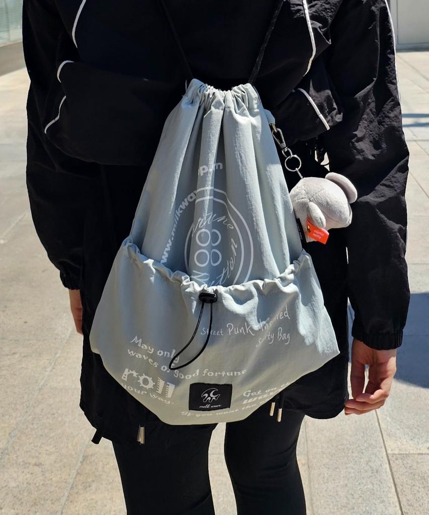 Milk Wave Layered Print Shirred String Backpack [Gray]