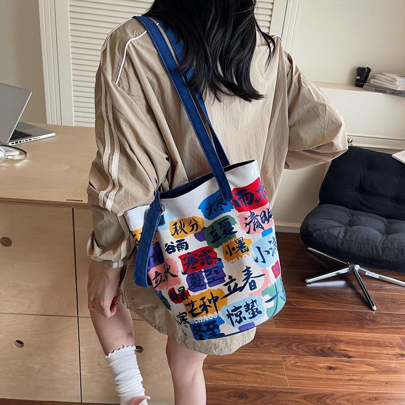 2025 summer contrasting colors Korean version fashionable new handbag bucket bag graffiti handheld lady bag make-up bag to work