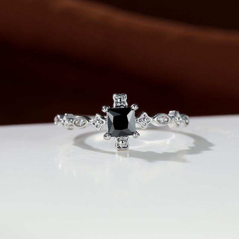 Retro fashion simple copper plated white gold black square zircon ladies ring