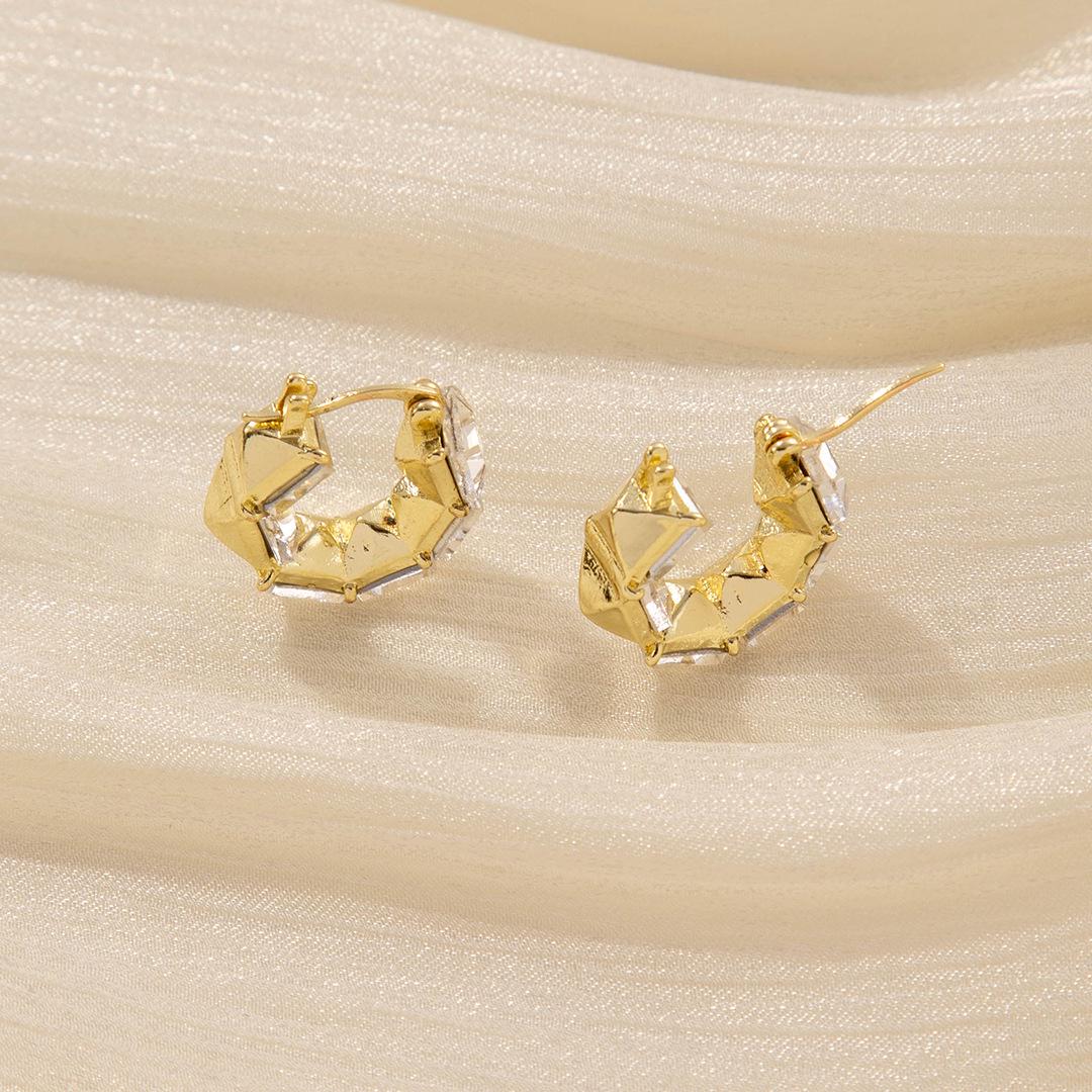 

Корейские ретро квадратные хрустальные каффы: Трендовые роскошные серьги высокого класса для женщин 2024 белый