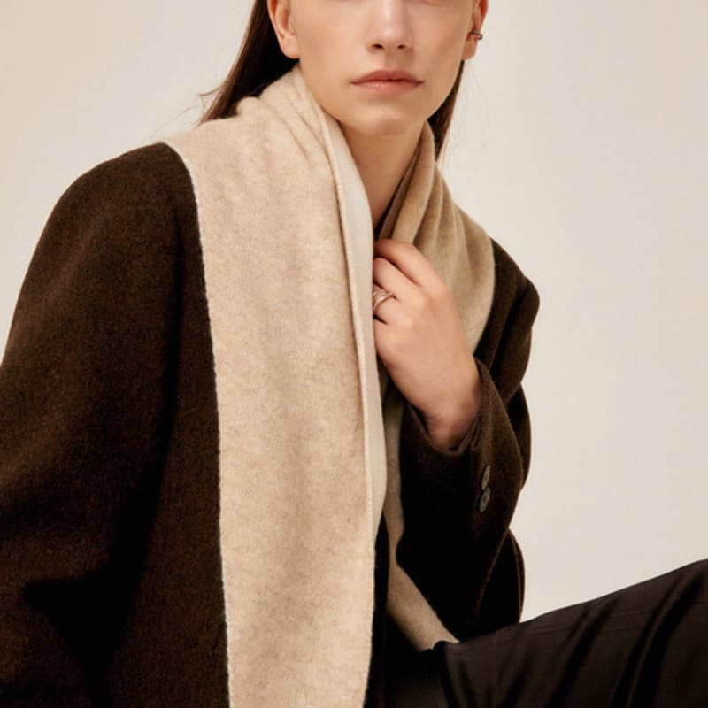 Saint Luxure 100% Cashmere Triangle Petite Muffler Cream Beige