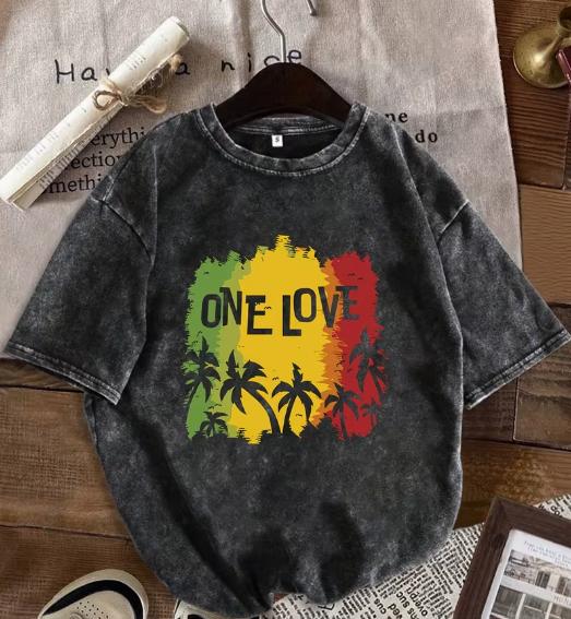 

Ladies Trendy and Fashionable Retro Vintage Tshirt Gifts for Couples and Friends S