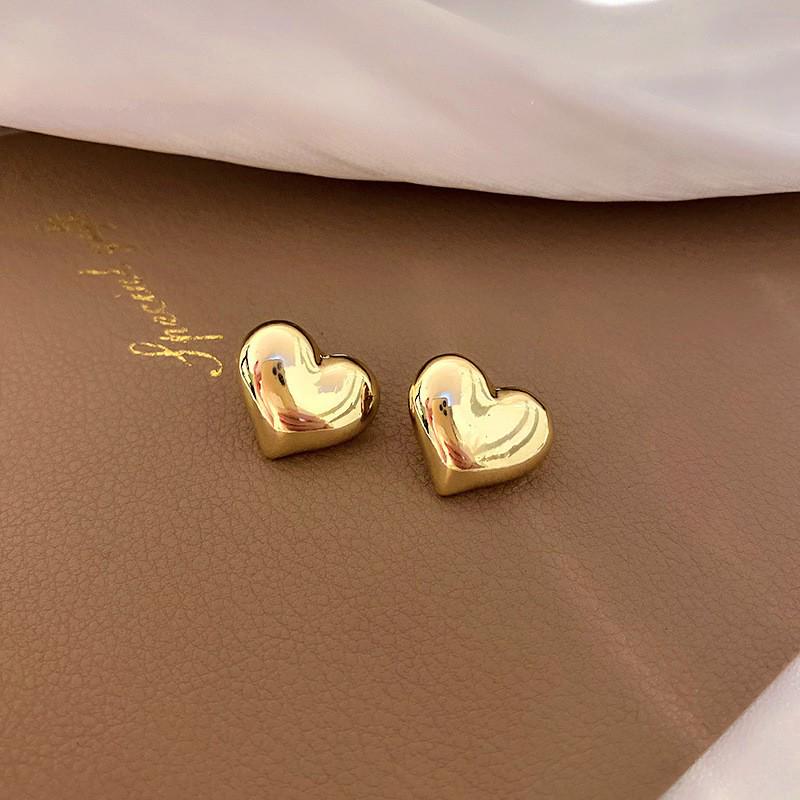 Silver Needle Irregular Stud Earrings: Retro European-American Style for Daily Versatile Wear with a High-End Luxurious Appeal.