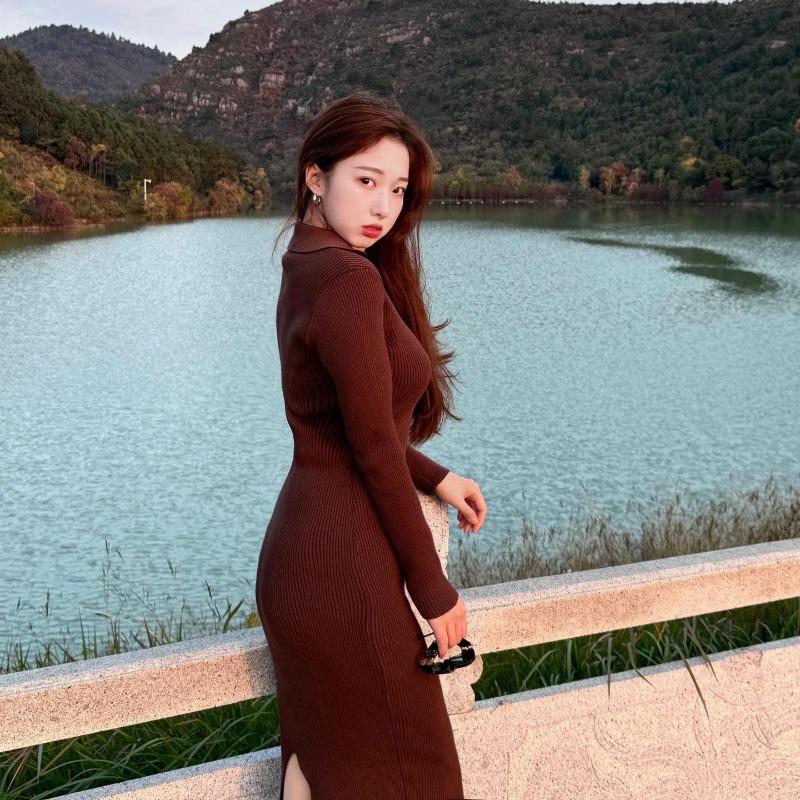 Temperament Sexy Retro Hip Wrap Versatile and Thin V-neck Knitted Dress Early Autumn New Waist and Thin Skirt