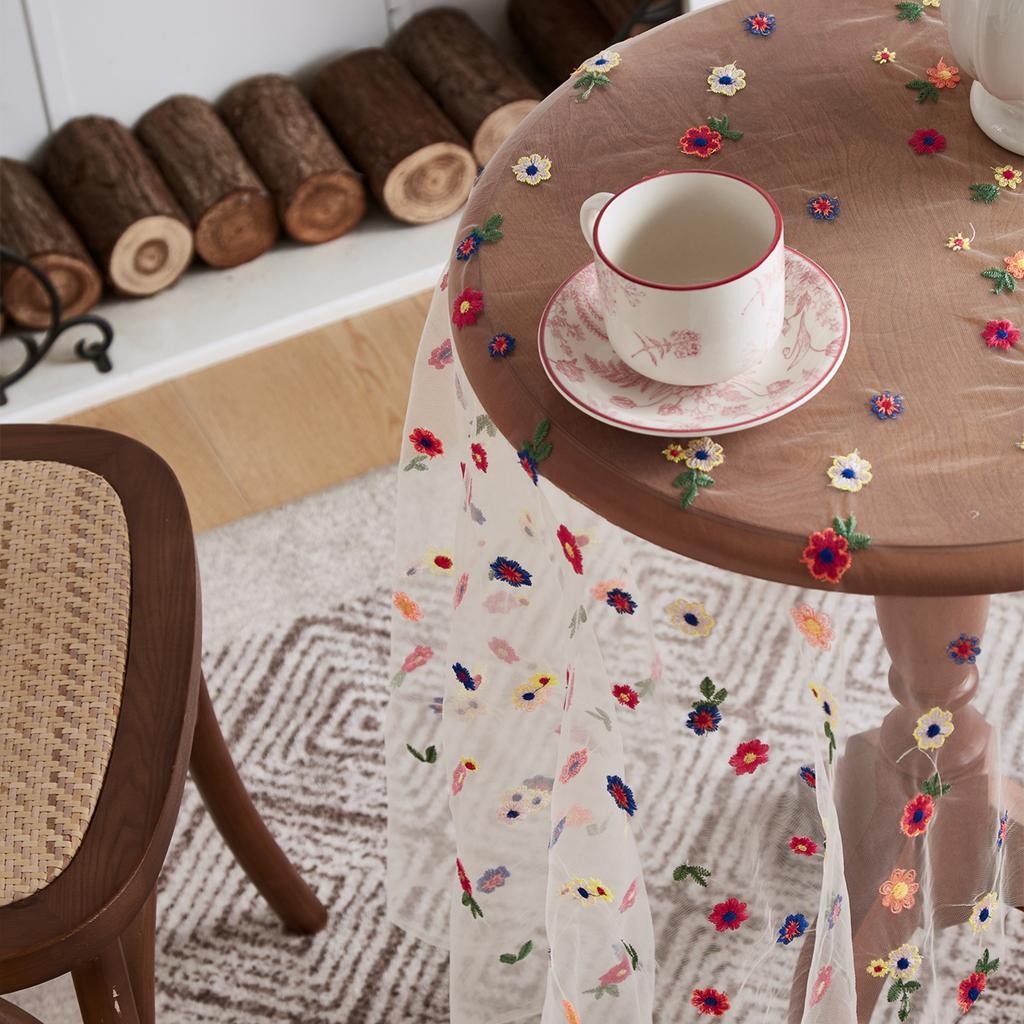 Față de masă nouă americană brodată cu dantelă florală, rezistentă la praf, pentru înfrumusețarea dormitorului, sufrageriei, mesei de dining