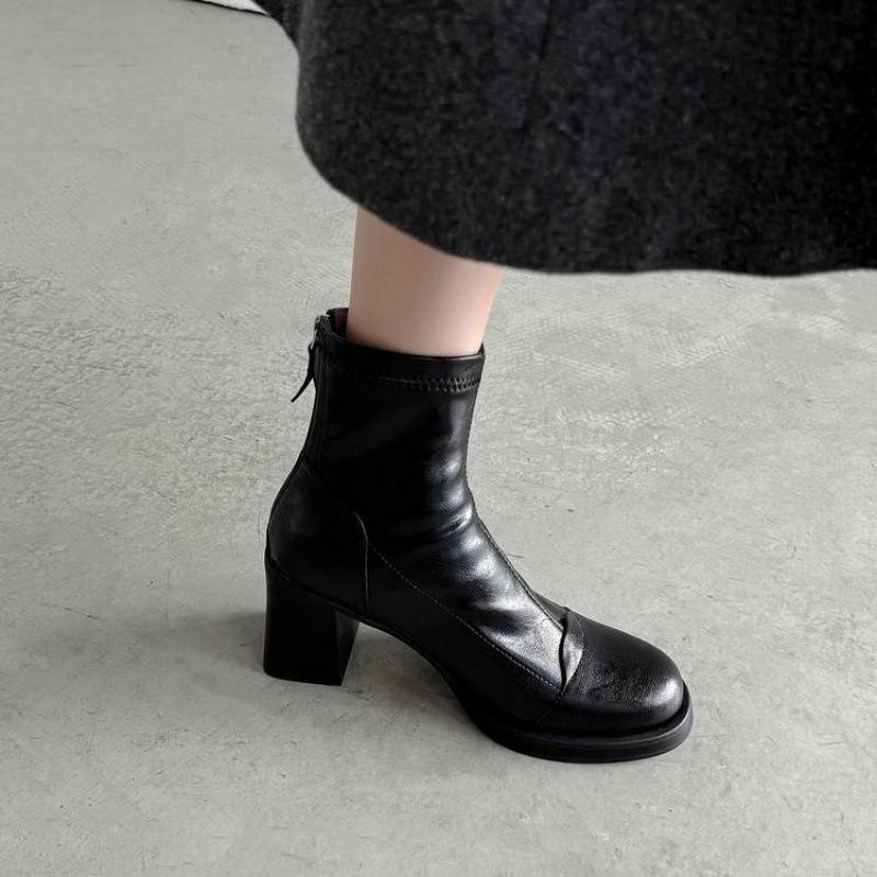 Autumn and Winter Women's Leather Boots Solid Color Large Size Women's Boots Leather Martin Boots Cowhide New Round Head Versatile Low Boots Women