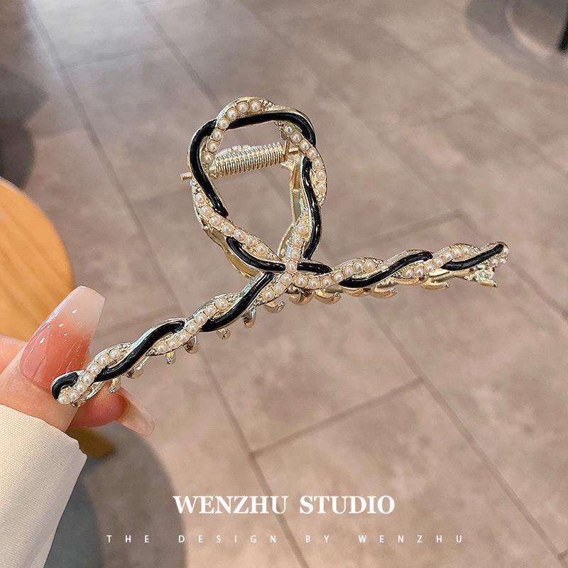 Korean Pearl Headdress Claw Clip for Women 2025 – Elegant Hair Accessory