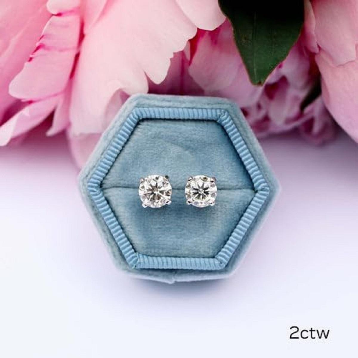 

Round Lab Grown Diamond Stud Earring, EF Color, VS Clarity 15MM серебряный