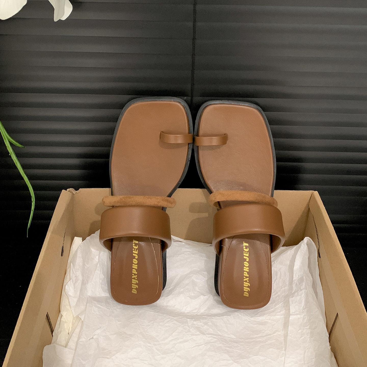 

Black high-end non-slip thick-bottomed slope heel flip-flops for women s summer outer wear 2025 new with skirt square head cool slippers 40 коричневый