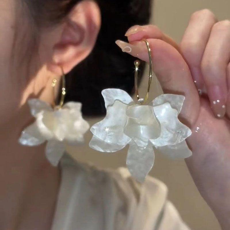 

French Super Fairy Orchid Elegant Earrings Minimalist Design Niche Earrings Silver Needle Exaggerated Acrylic Petal Ear Accessory Gold White Petal Earrings