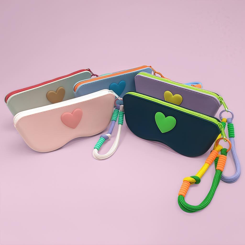 Ladies' Heart-shaped Glasses Case, Scratch Resistant Glasses and Fashionable Glasses Storage Bag, Cute Heart-shaped Design
