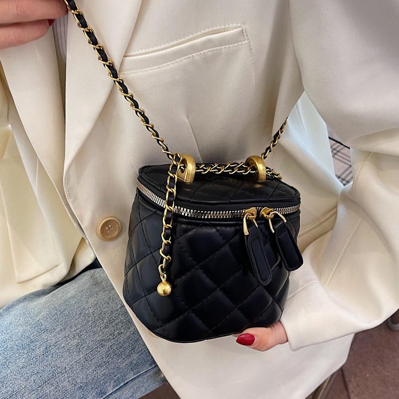 Chic Urban Minimalist Small Bag 2021 Fashion Winter Shoulder Bag Vintage Chain Bag