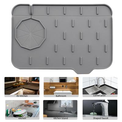 Tappetino di scarico dell'acqua flessibile per risparmiare sforzo. Utile paraspruzzi per rubinetto dal design avvolgente