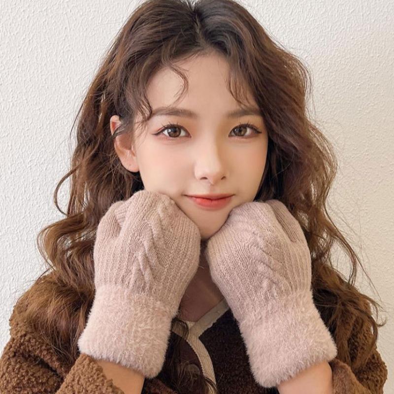 Winter Women's Warm and Cute Cycling Yarn Knitted Cycling Gloves for Students with Full Fingers and Thick Velvet Wrapped Cotton Gloves