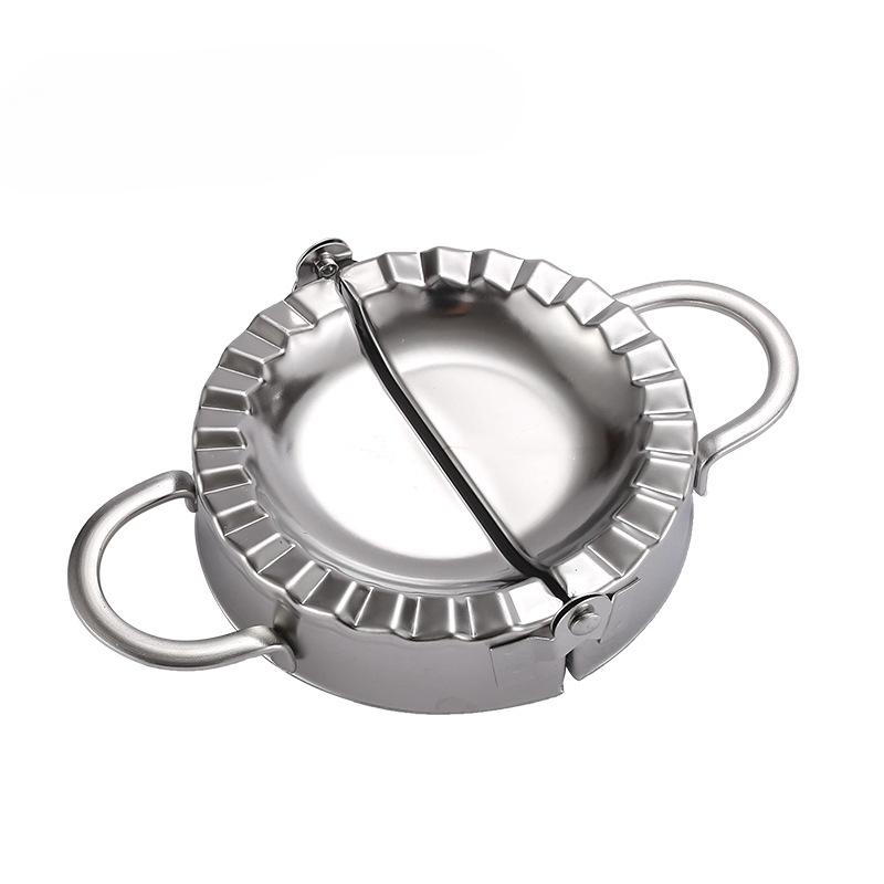 Nerezové knedlíky, knedlíky, knedlíky, nádivka, maso, lžíce, knedlíky, formy, domácí kuchyňské náčiní