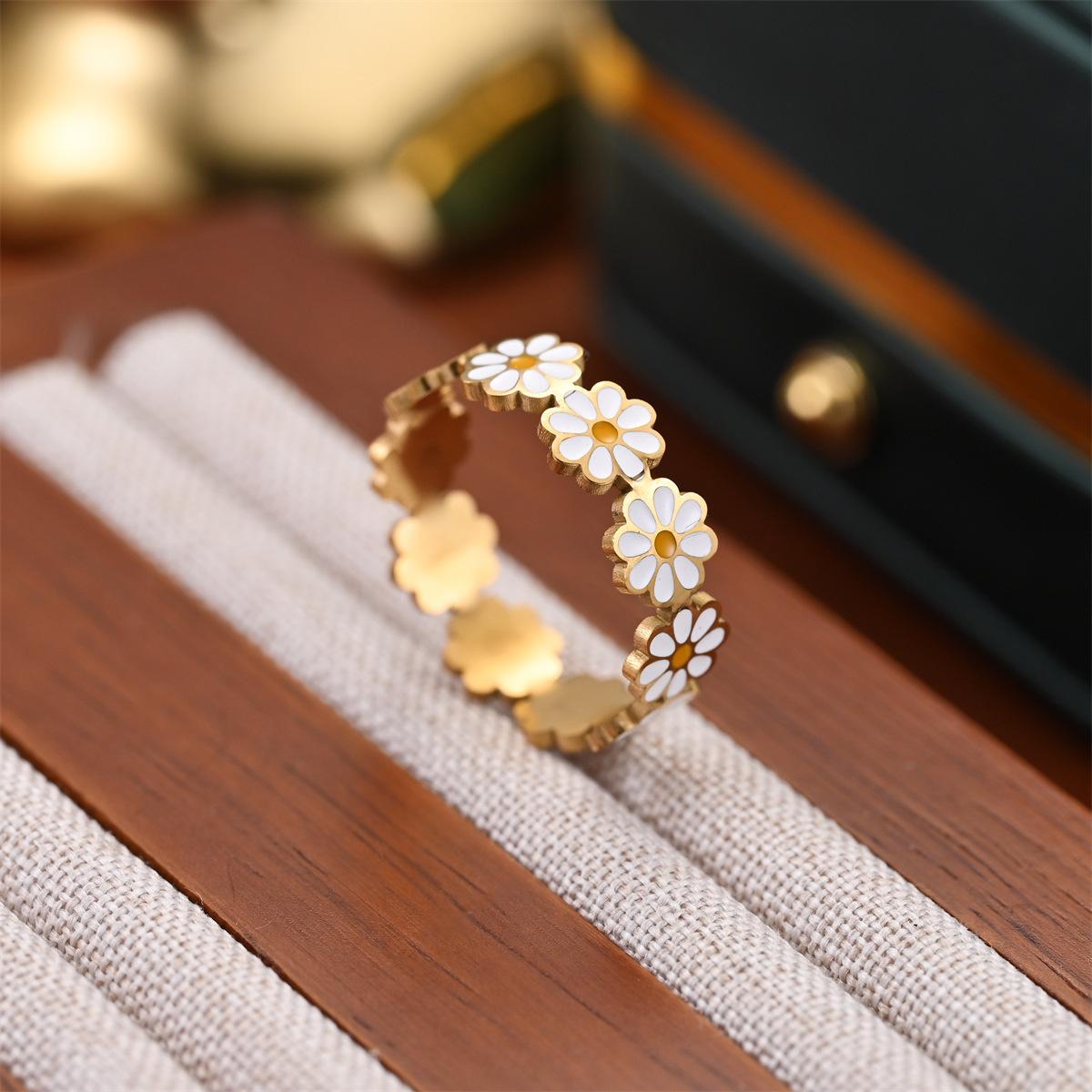 

1 шт. Модное кольцо из титановой стали, Новый и модный дизайн, и Маленькая морщинистая хризантема золотой