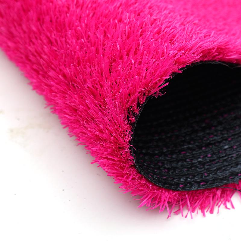 Bunter Kunstrasen: Außendekoration für Kindergärten & Einkaufszentren