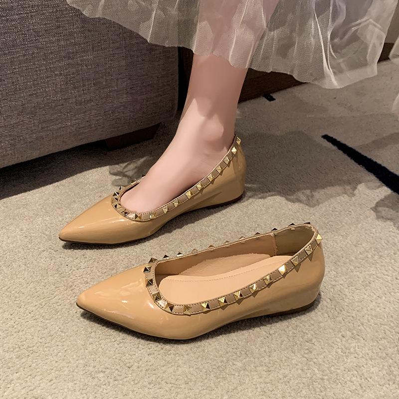 Nude pointed high heels, light mouth large size, new French inner heightening rivets 2025 spring temperament single shoes