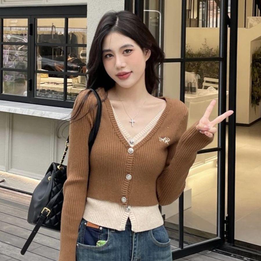 

Женский приталенный вязаный кардиган с V-образным вырезом - Имитация двойки, Осень/Зима 2025 One Size кофейный