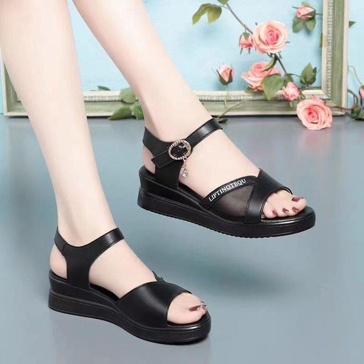 Breathable and Refreshing, a Must-have for Fashion New Favorites, One-word Buckle with Open Toe Rubber One-word Buckle with Middle Heel (3-