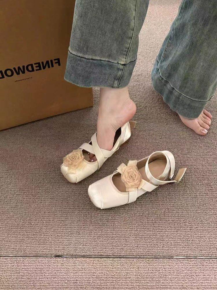 Retro flower cross strap single shoes 2025 summer shallow mouth square head ballet shoes new Chinese gentle flats