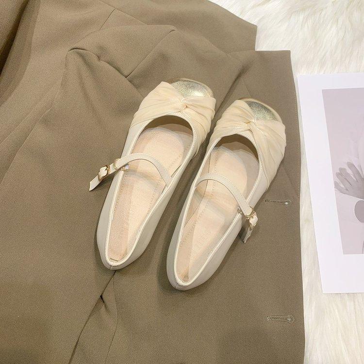 Xiaoxian matching skirt Mary Jane shoes spring new shallow mouth flat sole single shoes one word buckle belt