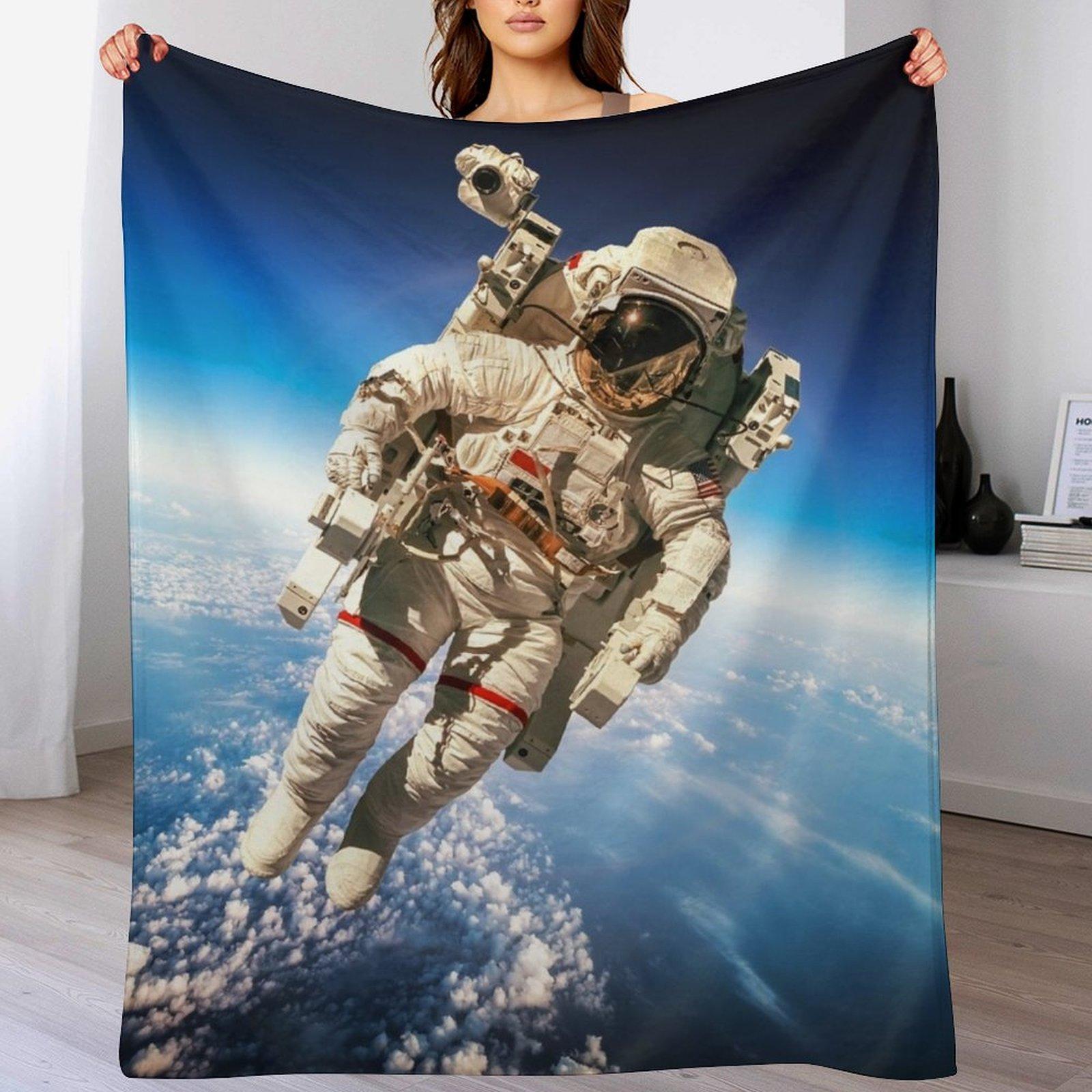 Astronaut in orbit Throw Blanket Cozy Warm Blanket for Bed Room Decor 102x76cm(40x30in)