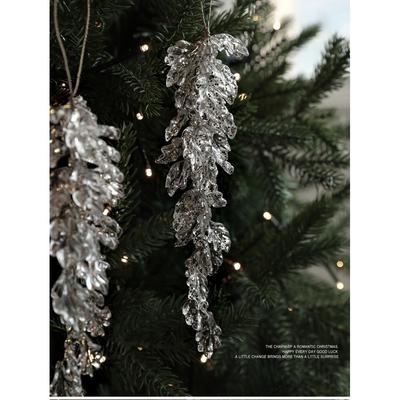 Acryl-Weihnachtsornamente zum Aufhängen am Baum, Feiertagsdekorationen mit Blattdesign, Klarer moderner Stil Anhänger für festliche Dekoration