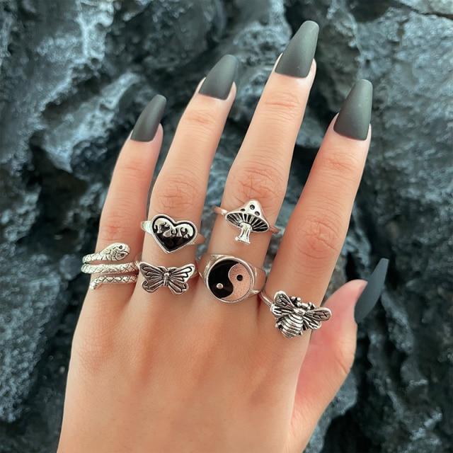 Retro For Women Punk Butterfly Heart Rings Set Retro Gothic Ancient Color Color Dice Angel Wings Charms Finger Rings JewelryVintage Rings