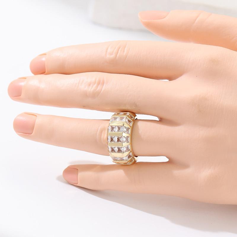 Luxury Inlaid White CZ Women's Ring Exquisite Gold Color Geometry Daily Wear Party Jewelry Anniversary Gift