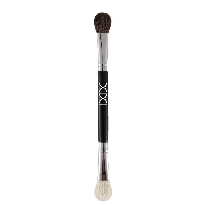 XiXi Concealer Brush for Dark Circles, Blemishes & Contouring; Soft Bristles for a Gentle Touch.