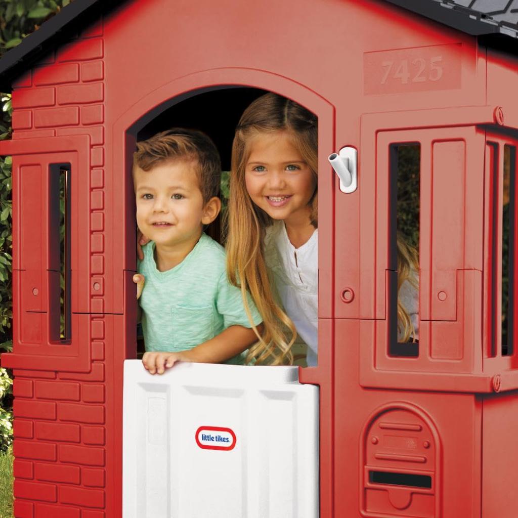 Little Tikes Cape Cottage Lekehus med Dør som Kan Åpnes, Vinduer og Skodder - Rød For Barn i Alderen 2-6