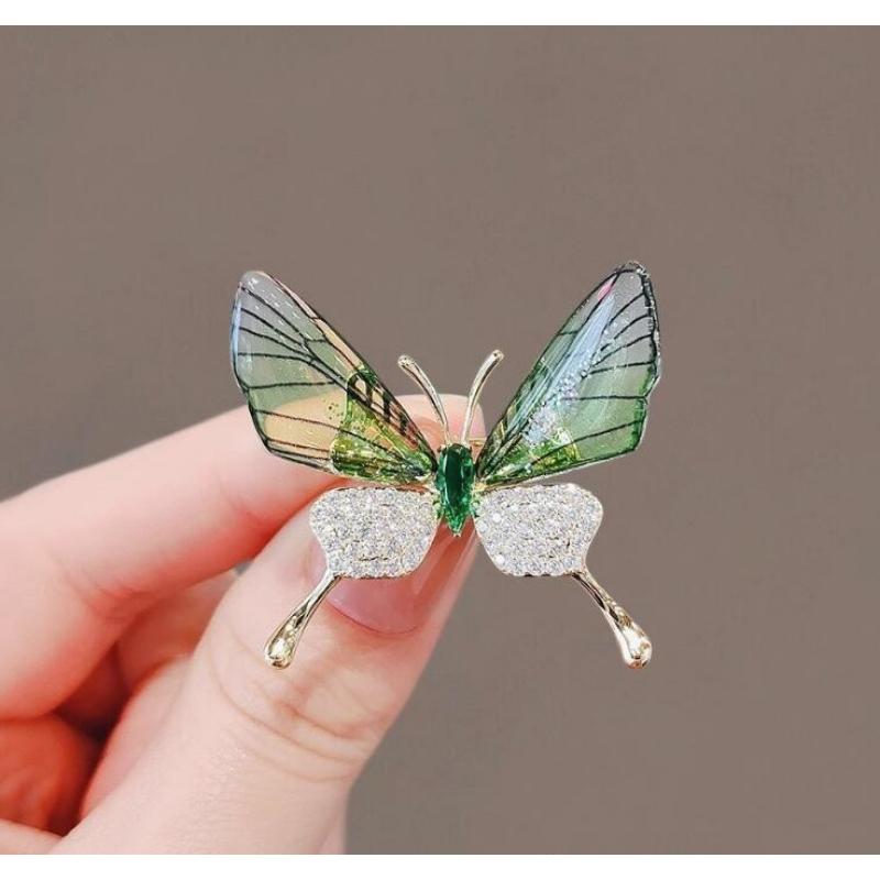 Retro Green Emerald Crystal Butterfly Brooches for Women Girls Elegant Badges Classic Lady Dress Suit Jewelry Accessories Gifts