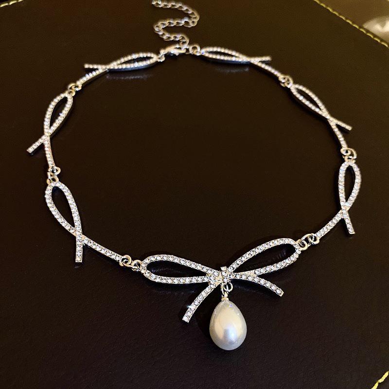 Teardrop Heart Pendant Rhinestone Choker - Elegant Women's Necklace