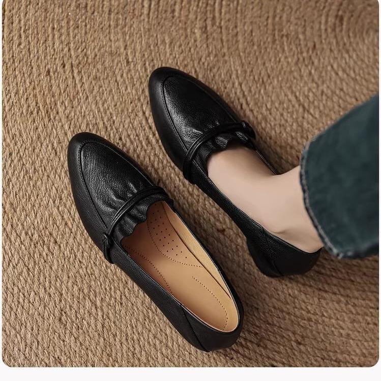 Scarpe singole francesi 2024 nuovo autunno a punta suola morbida pelle morbida tacco spesso scollate temperamento versatile scarpe Mary Jane da donna