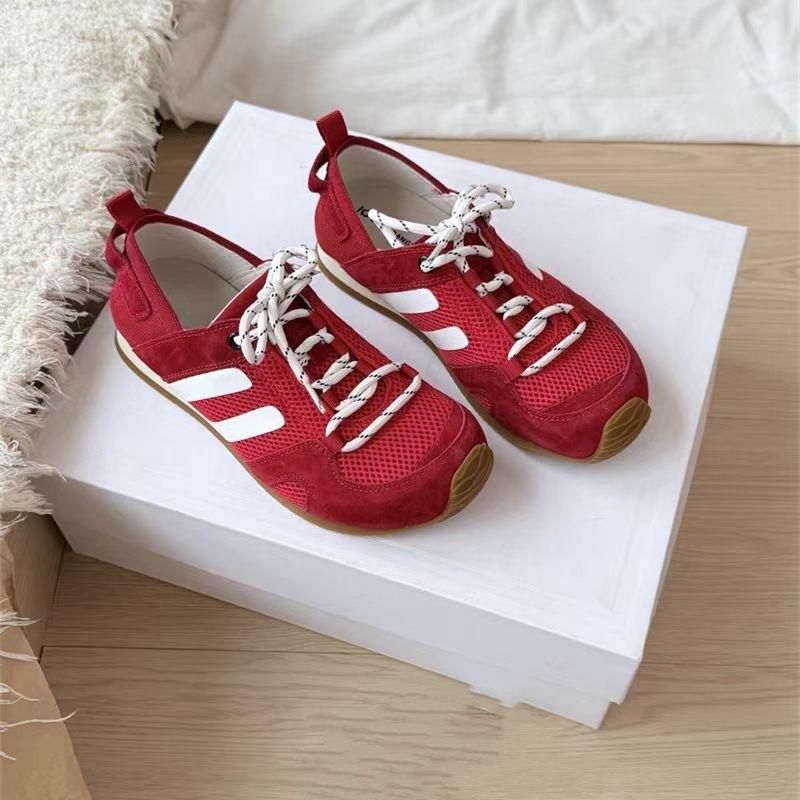 

Ugly cute crooked head color matching German training shoes women s 2025 new retro versatile mesh breathable casual sports Forrest Gump shoes 40 красный