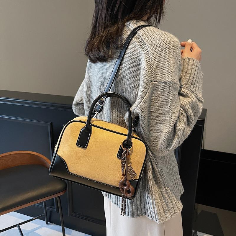 High-end Casual Versatile Bag Women's New Autumn and Winter Fashion Portable Messenger Commuter Bag