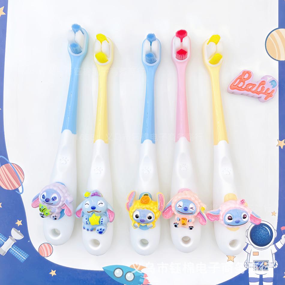 Cepillo de dientes infantil con forma de Stitch para edades de 3 a 12 años, Cerdas suaves, Protección avanzada de encías y dientes, Cabeza pequeña.