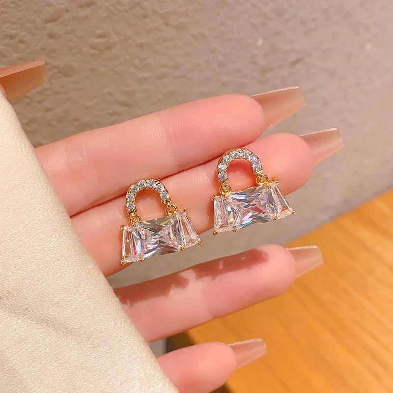 Simple full zirconium square bag stud earrings, unique temperament design earrings, high quality earrings серебряный