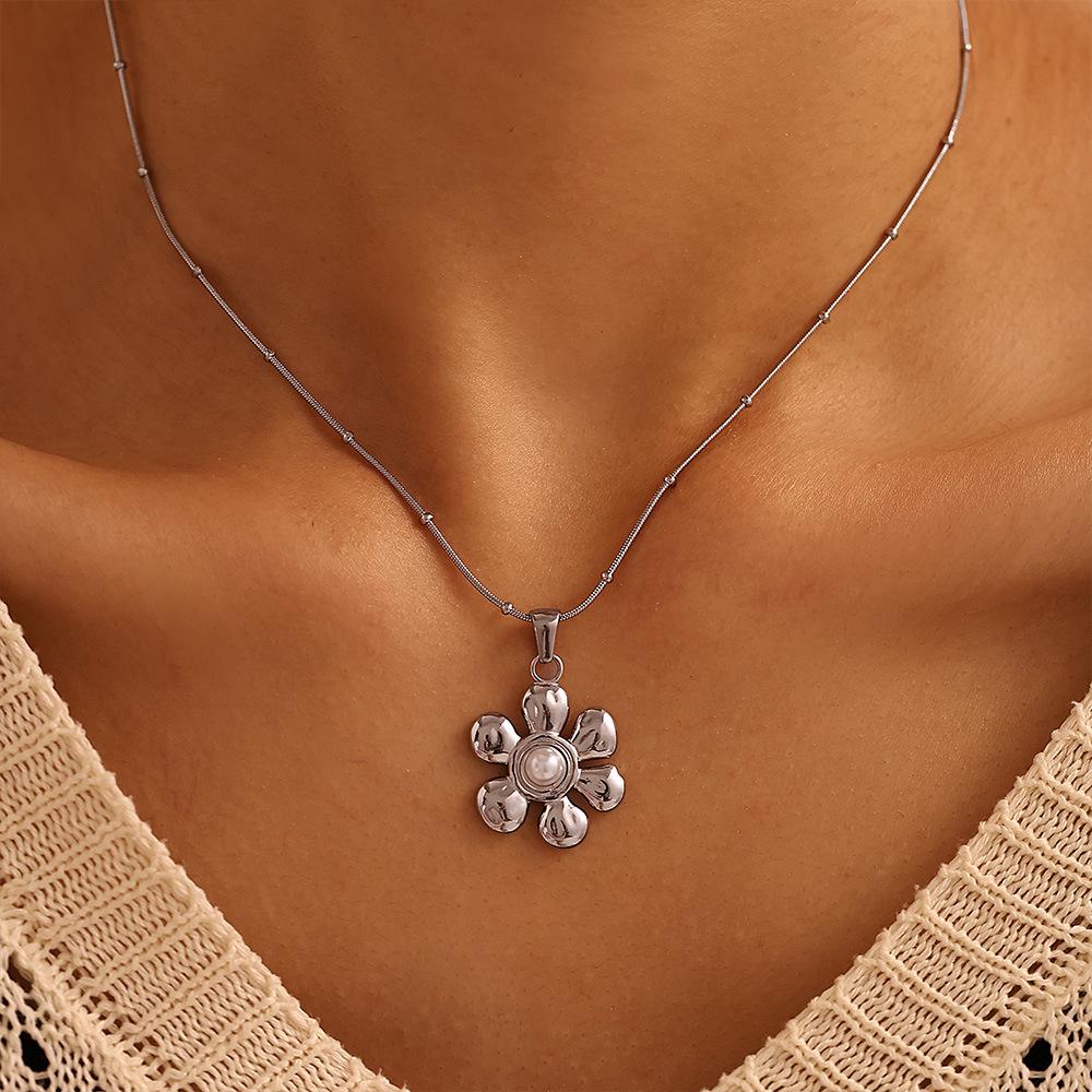 Qiong Yao Sunflower Pearl Pendant Necklace, Gold-Plated Stainless Steel for Women