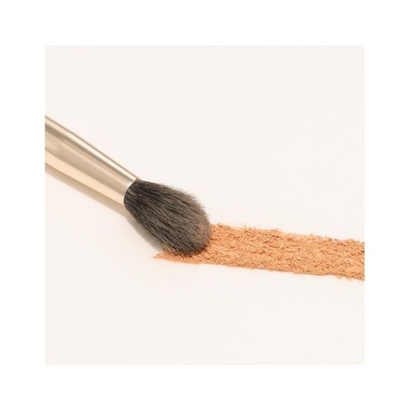 227 Tapered Crease Brush