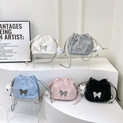 2025 neue Frühling beliebte Kette kleine Tasche Damen Nischendesign Schmetterling Umhängetasche lässige Schulter Eimertasche