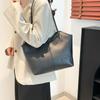 Large capacity spring and summer new versatile tote bag fashion casual shoulder bag texture simple commuter armpit bag