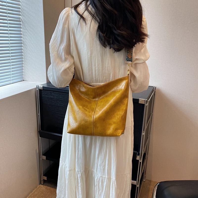 New fashionable women's handbag, ladies' hand-held shoulder bag, large capacity crossbody bag, geometric wide shoulder strap