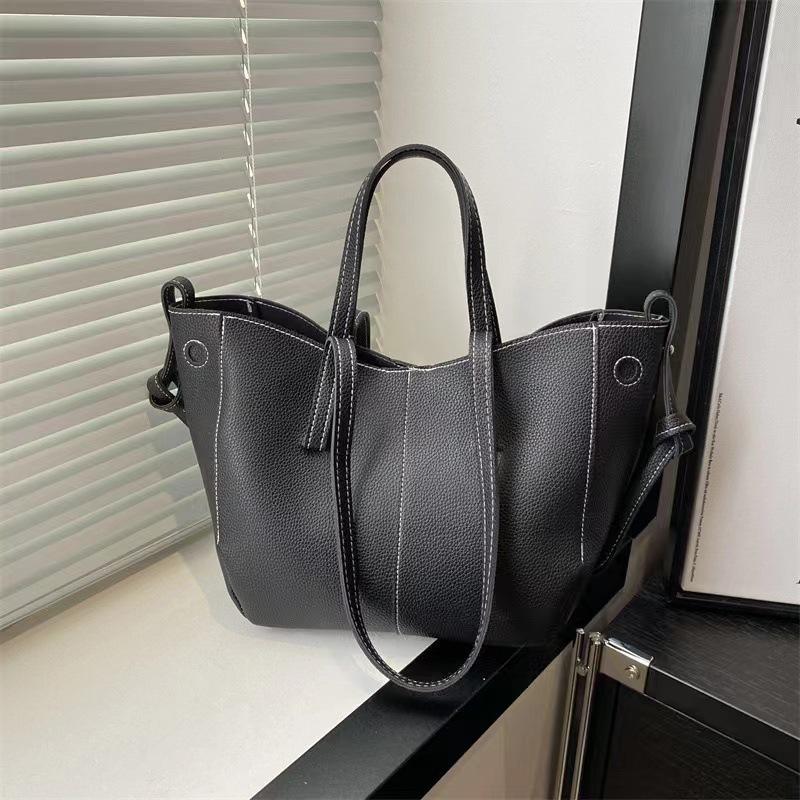 

Women s bag Korean version of trendy lychee pattern tote bag 2025 advanced texture large capacity commuting shoulder messenger bag чёрный