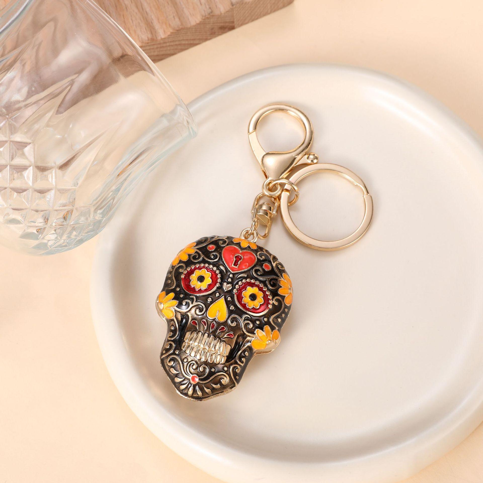 Halloween Crâne en Sucre Mexicain Jour des Morts Floral Émail Métal Pendentif Sac à Dos Charme de Sac Ornement de Fête Charme de Sac beige