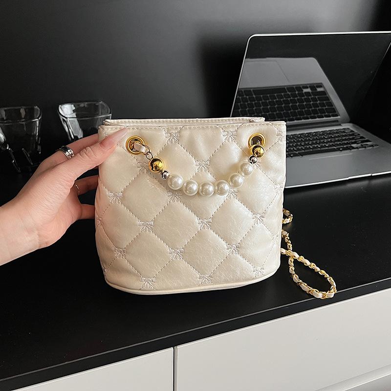Korean version of fashion diamond chain bag women's bag 2025 new simple bucket bag niche shoulder messenger bag
