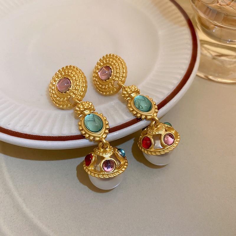 Silver Needle Zircon Earrings Retro Light Luxury Court Style Stud Earrings Niche High-end Earrings