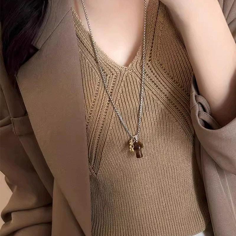 Elegant Pearl Necklace: Trendy, High-End Titanium Steel Clavicle Chain for Women